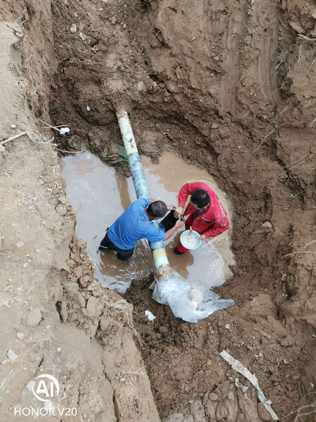 使用PA电子一飞冲天聚合物建补砂浆对裂缝建补时需把稳