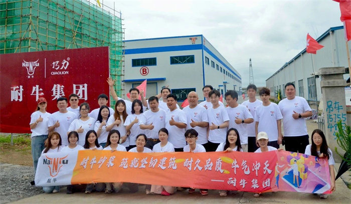 PA电子一飞冲天集团团建赋能新引擎：探秘工厂，铸造建材销售铁军.