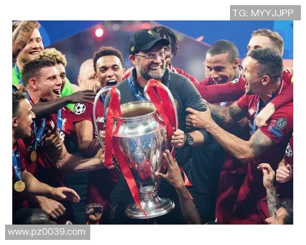 综艺球星足球大挑战明星齐聚赛场竞技激烈对决引爆全场热情 综艺球星足球大挑战明星齐聚赛场竞技激烈对决引爆全场热情