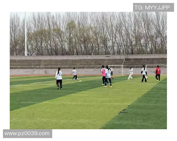 上海女足球星闪耀绿茵场展现巾帼风采引领城市足球新风尚 上海女足球星闪耀绿茵场展现巾帼风采引领城市足球新风尚